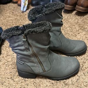Winter boots- like new